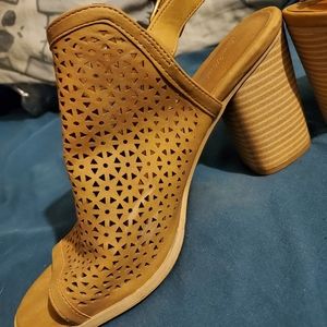 Women's heeled open-toed sandals size 11